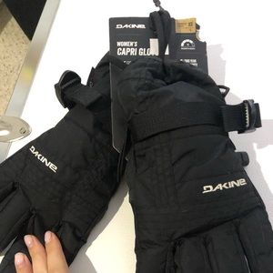 NEW WITH TAGS DAKINE WOMEN’S SKI GLOVES